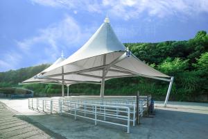 旅游景區(qū)雙連帽膜結(jié)構(gòu)遮陽蓬（1）